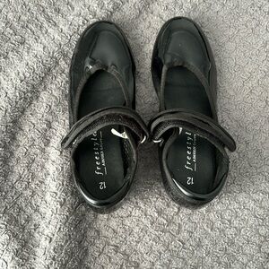 kids tap dancing shoes